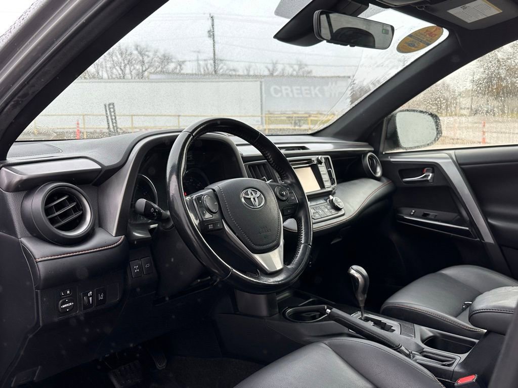 Used 2018 Toyota RAV4 SE w/ Power Extra Value Package AWD/4WD image 10