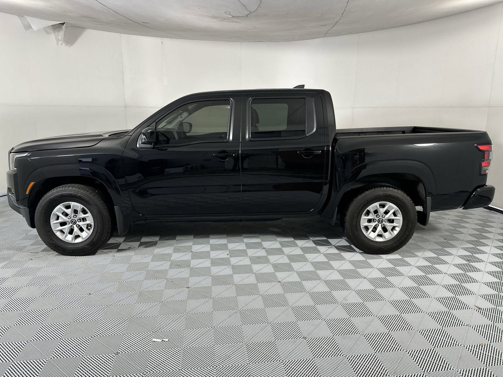 Used 2024 Nissan Frontier SV w/ Technology Package image 5