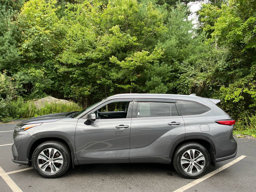 Used 2021 Toyota Highlander XLE AWD/4WD video 2