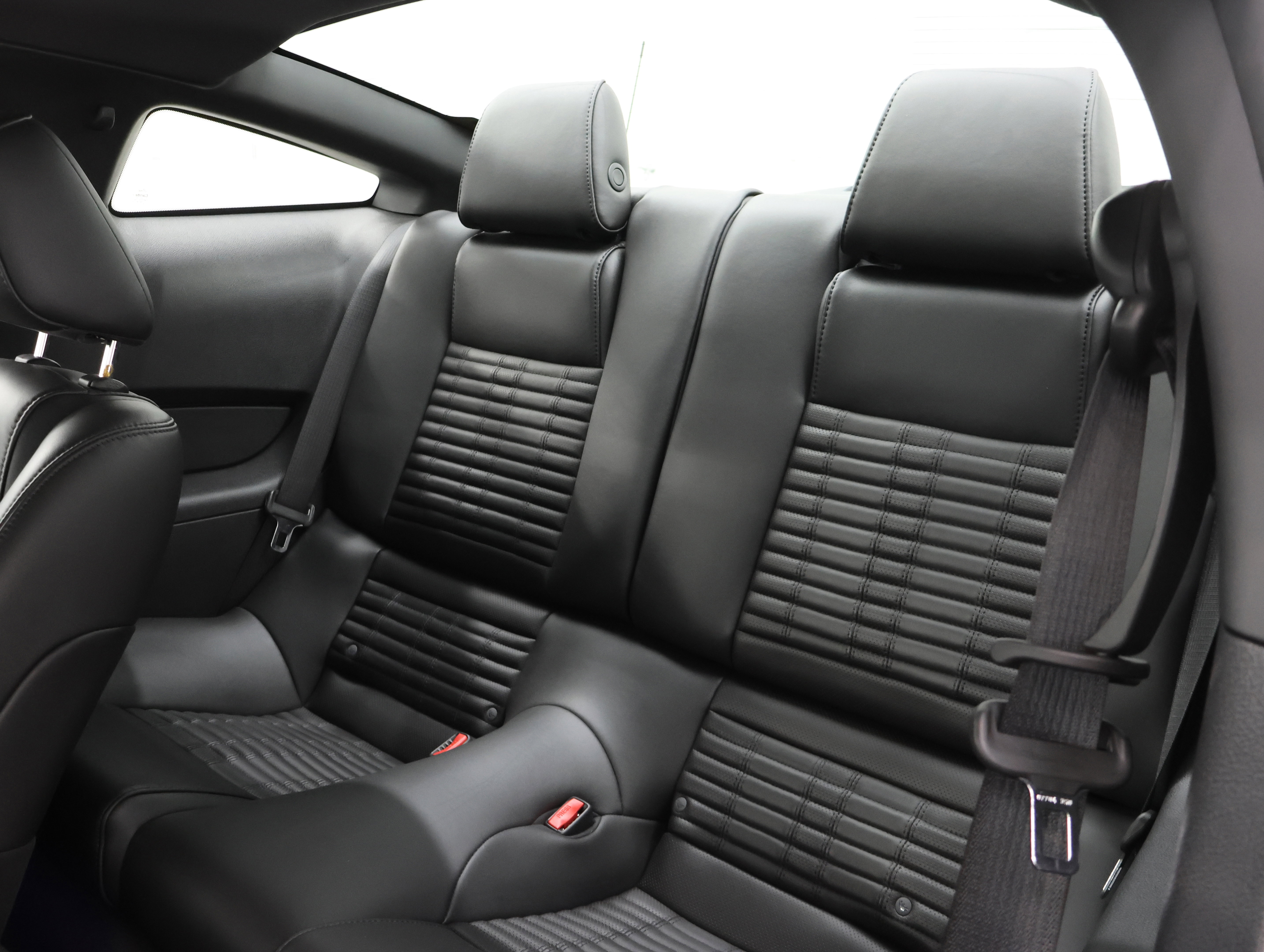 Used 2011 Ford Mustang Shelby GT500 w/ SVT Performance Pkg RWD image 9