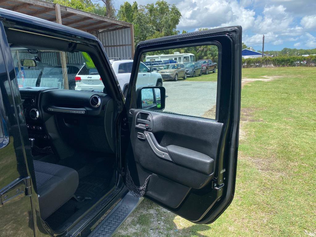 Used 2012 Jeep Wrangler Unlimited Sahara w/ Dual Top Group AWD/4WD image 22