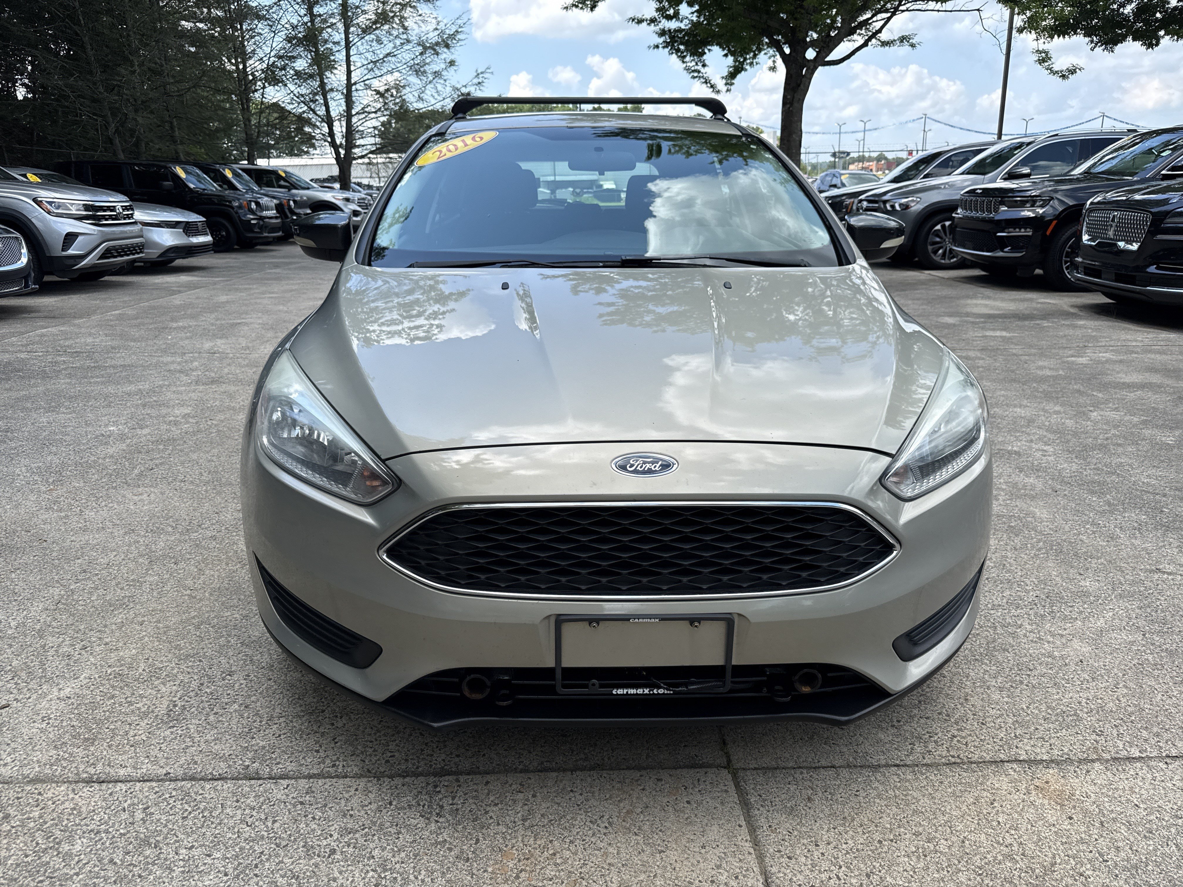 Used 2016 Ford Focus SE w/ SE Power Seat Package FWD image 2