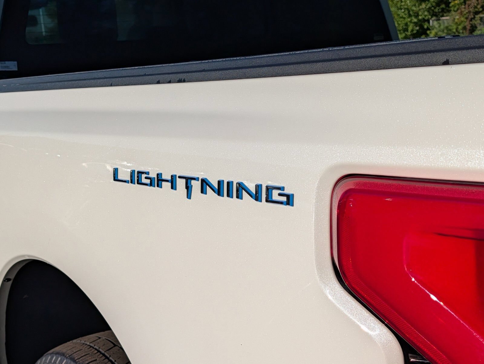 Used 2023 Ford F150 Lightning Platinum AWD/4WD image 19