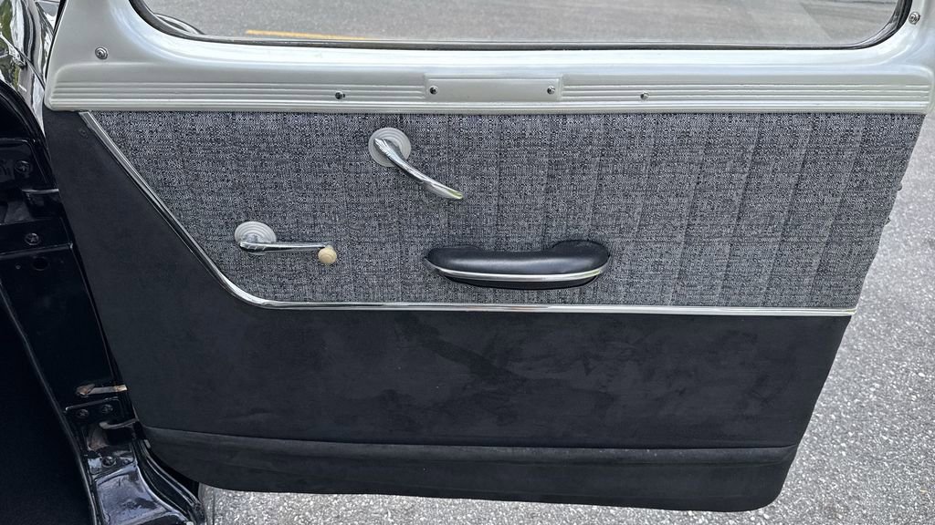 Used 2022 Chrysler Voyager LX image 42