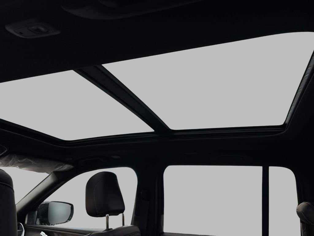 New 2025 Jeep Grand Cherokee Limited w/ Black Appearance Package image 7