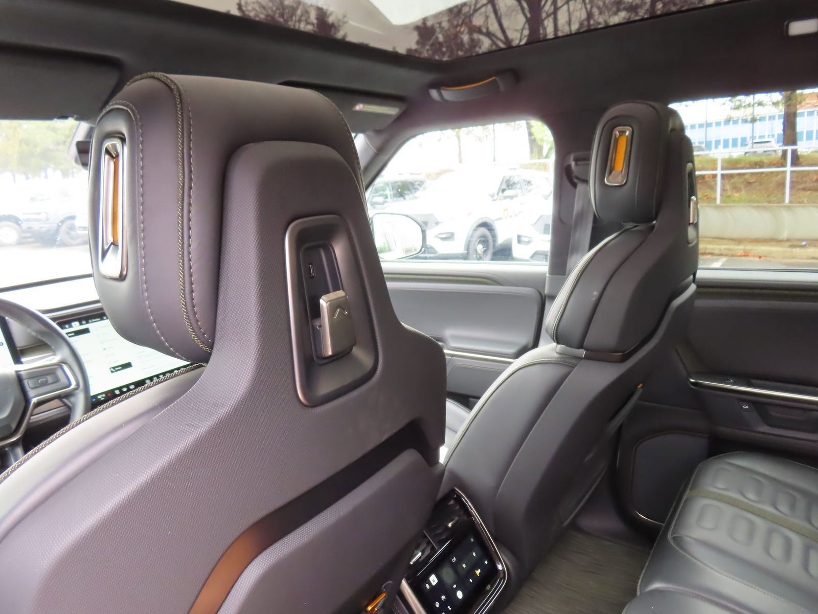 Used 2025 Rivian R1T Adventure AWD/4WD image 32