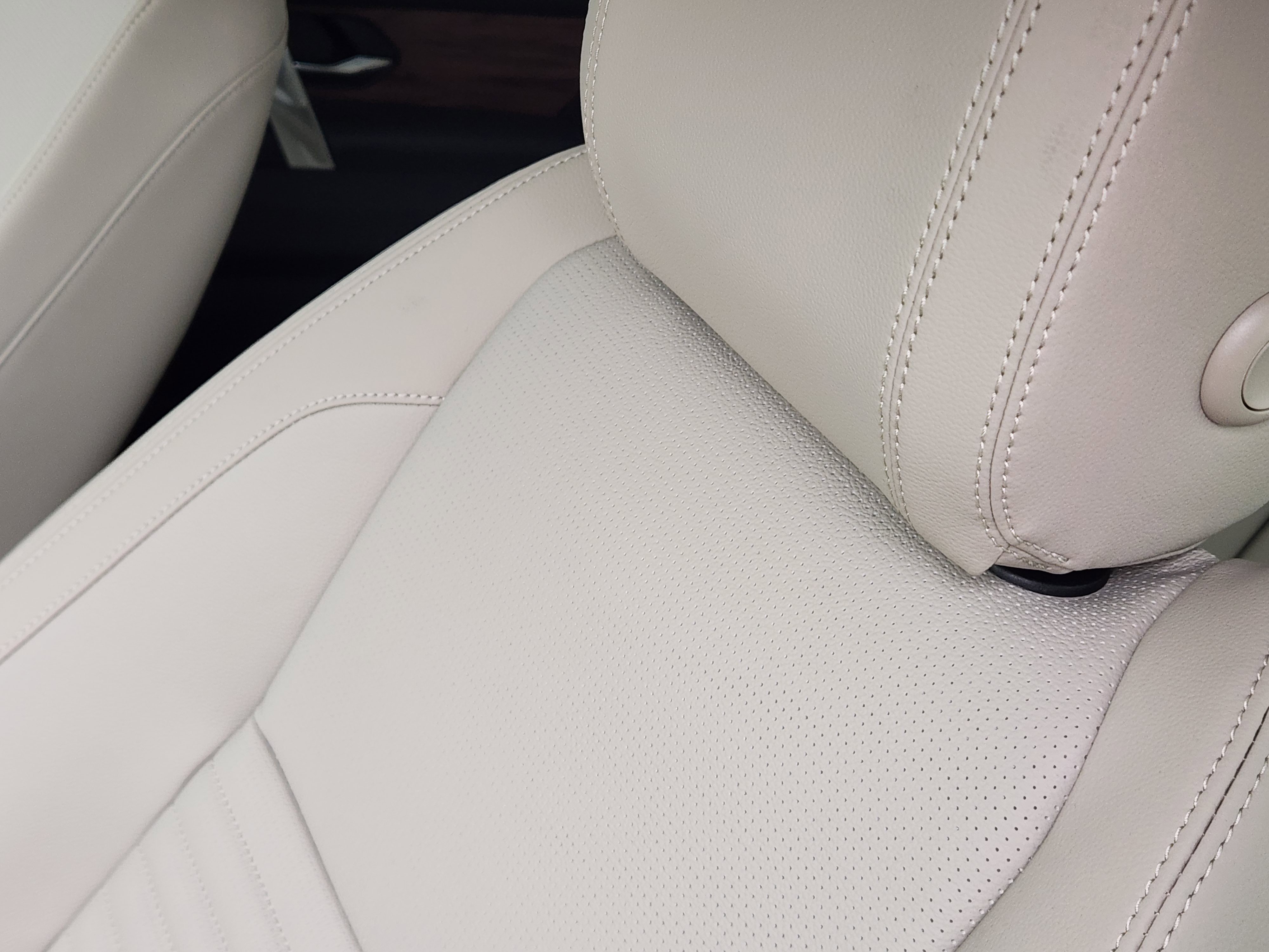 New 2025 Land Rover Discovery Sport S image 16