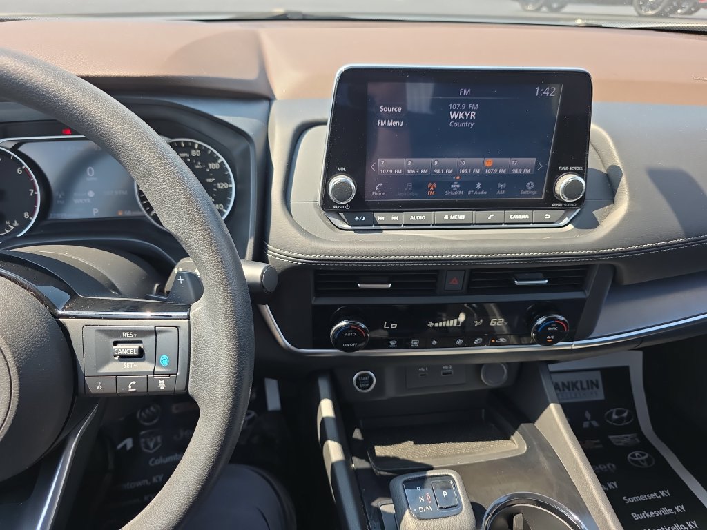 Used 2023 Nissan Rogue SV AWD/4WD image 18