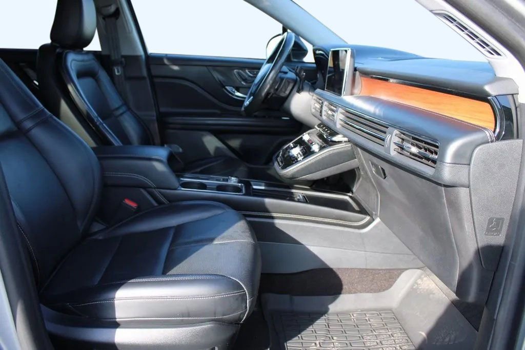 Used 2021 Lincoln Corsair Reserve w/ Equipment Group 201A image 16