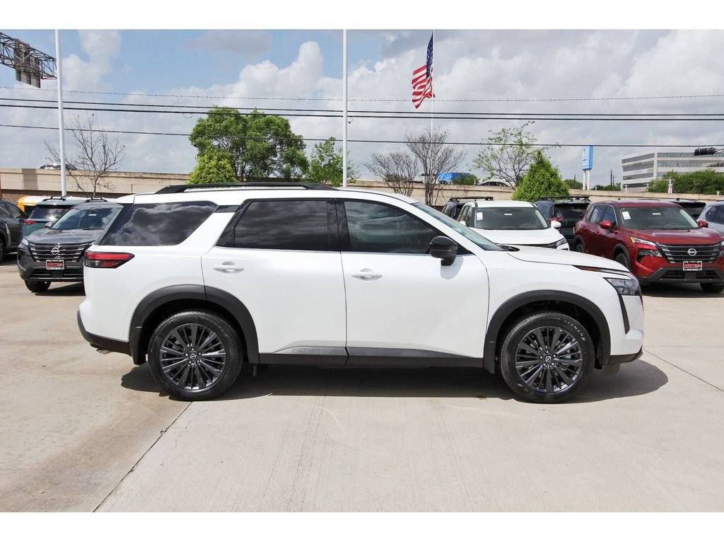 New 2026 Nissan Pathfinder SL w/ SL Premium Package (P04) FWD image 5