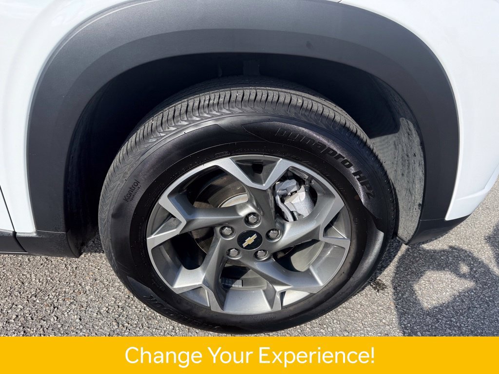 Used 2025 Chevrolet Trax LT w/ LT Convenience Package FWD image 31