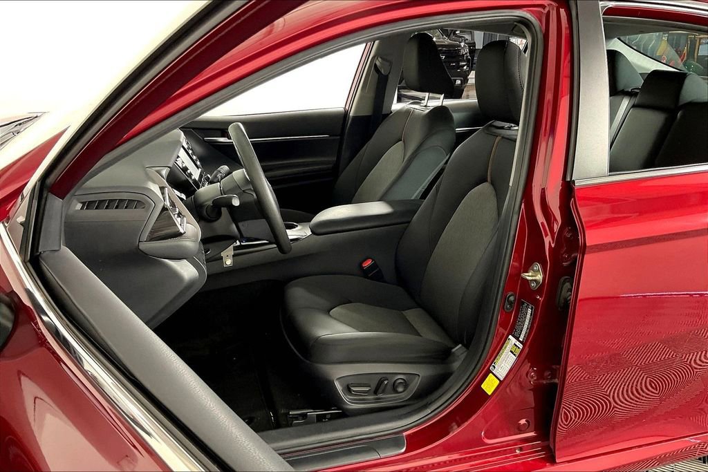 Used 2019 Toyota Camry LE image 34