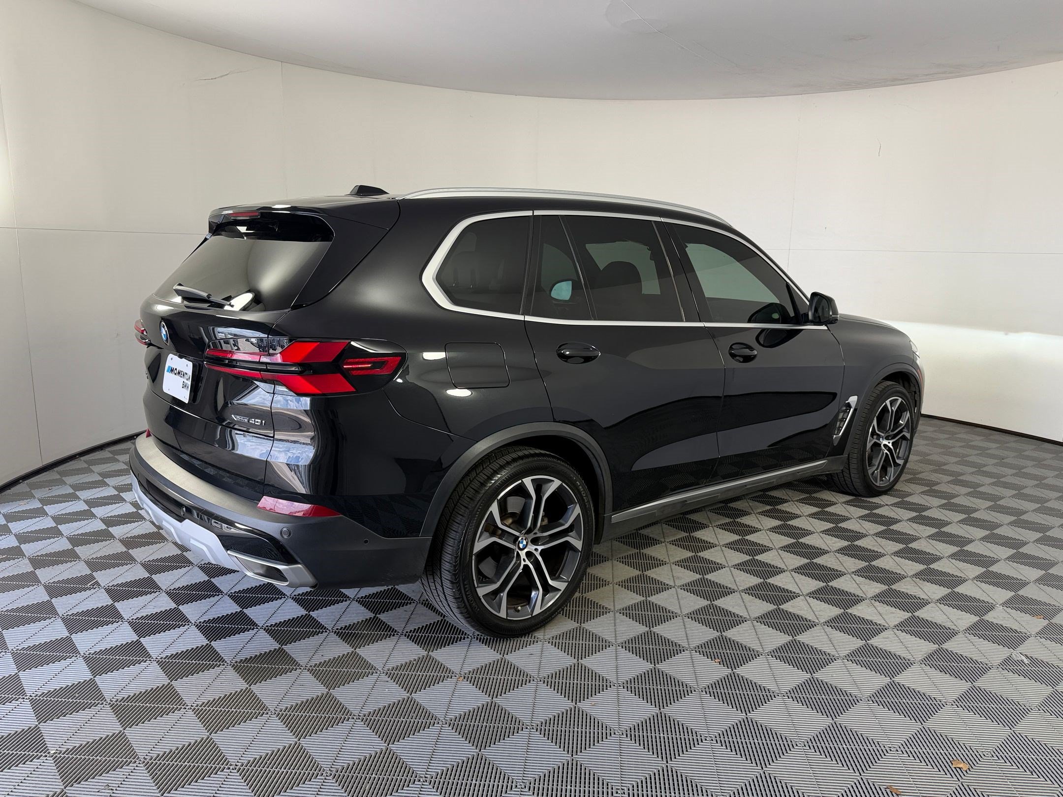 Used 2024 BMW X5 xDrive40i w/ Premium Package AWD/4WD image 9