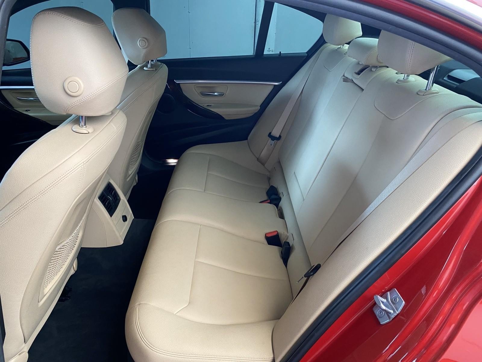 Used 2018 BMW 330i xDrive Sedan w/ Premium Package AWD/4WD image 18