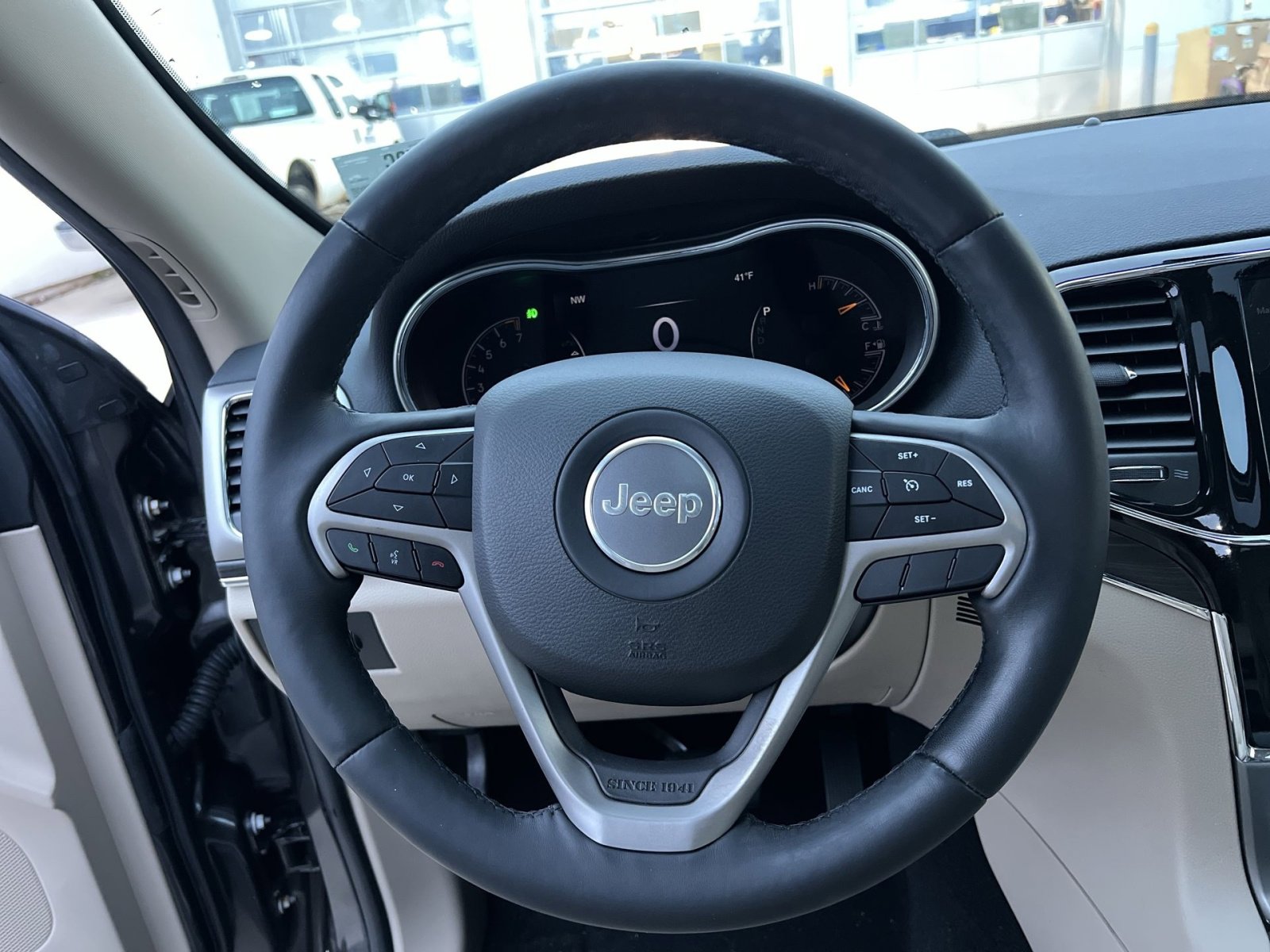 Used 2020 Jeep Grand Cherokee Limited image 16