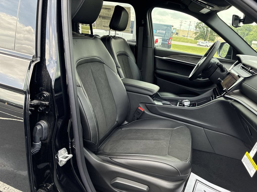 New 2026 Jeep Grand Cherokee Altitude AWD/4WD image 25