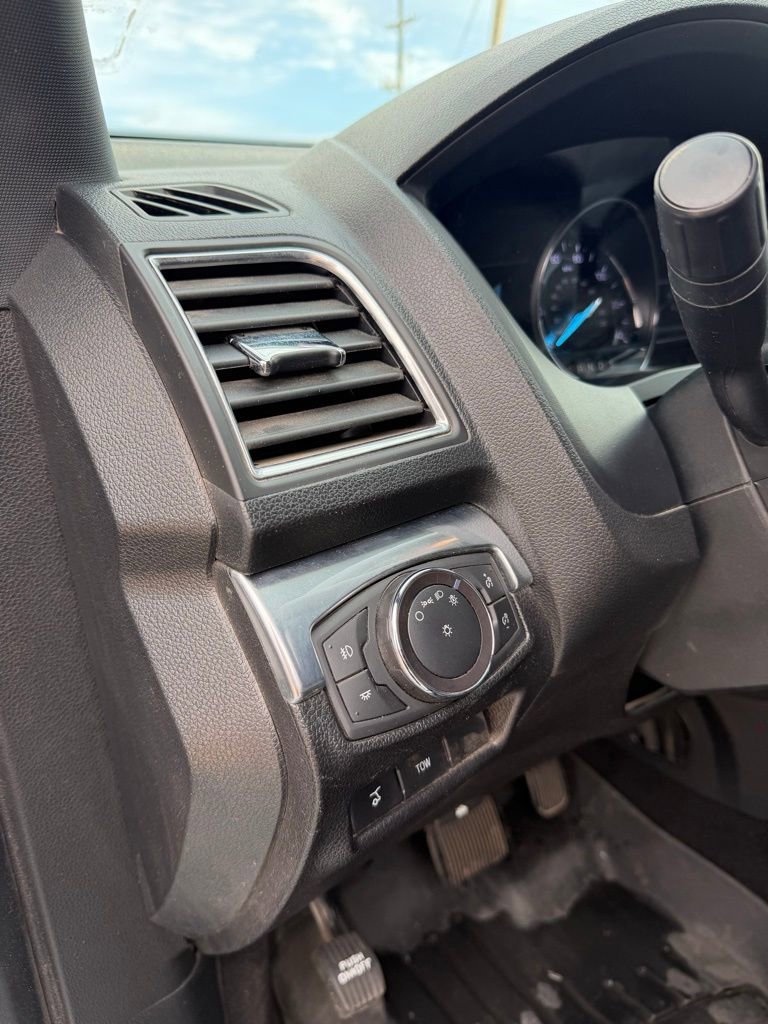 Used 2019 Ford Explorer Limited w/ Ford Safe & Smart Package FWD image 13