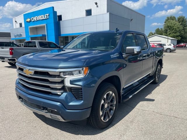 Used 2024 Chevrolet Silverado 1500 High Country w/ Technology Package AWD/4WD image 2