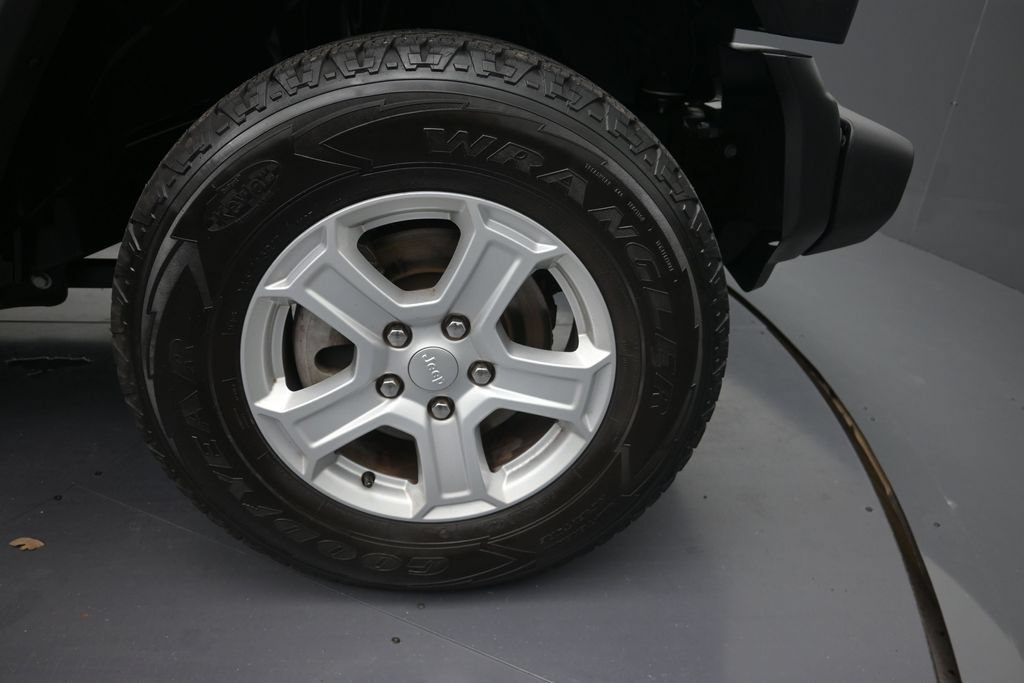 Used 2021 Jeep Wrangler Sport AWD/4WD image 9