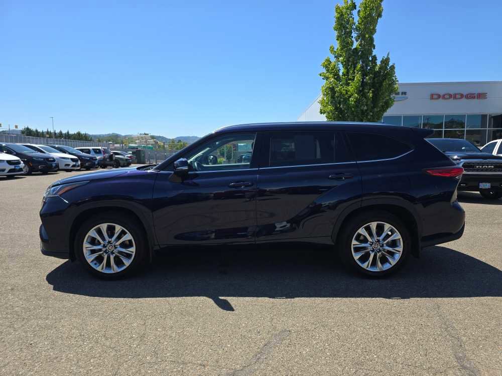Used 2020 Toyota Highlander Limited AWD/4WD image 2