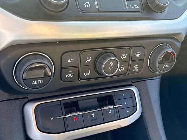 Used 2023 GMC Acadia SLT AWD/4WD image 16