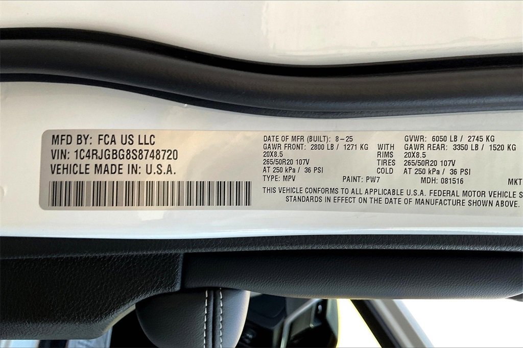 New 2025 Jeep Grand Cherokee Limited w/ Black Appearance Package image 13