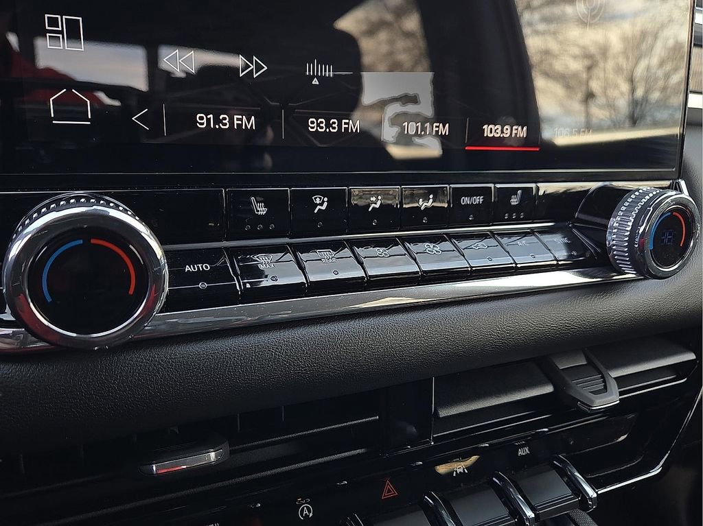 Used 2024 GMC Canyon Elevation w/ Elevation Premium Package image 17