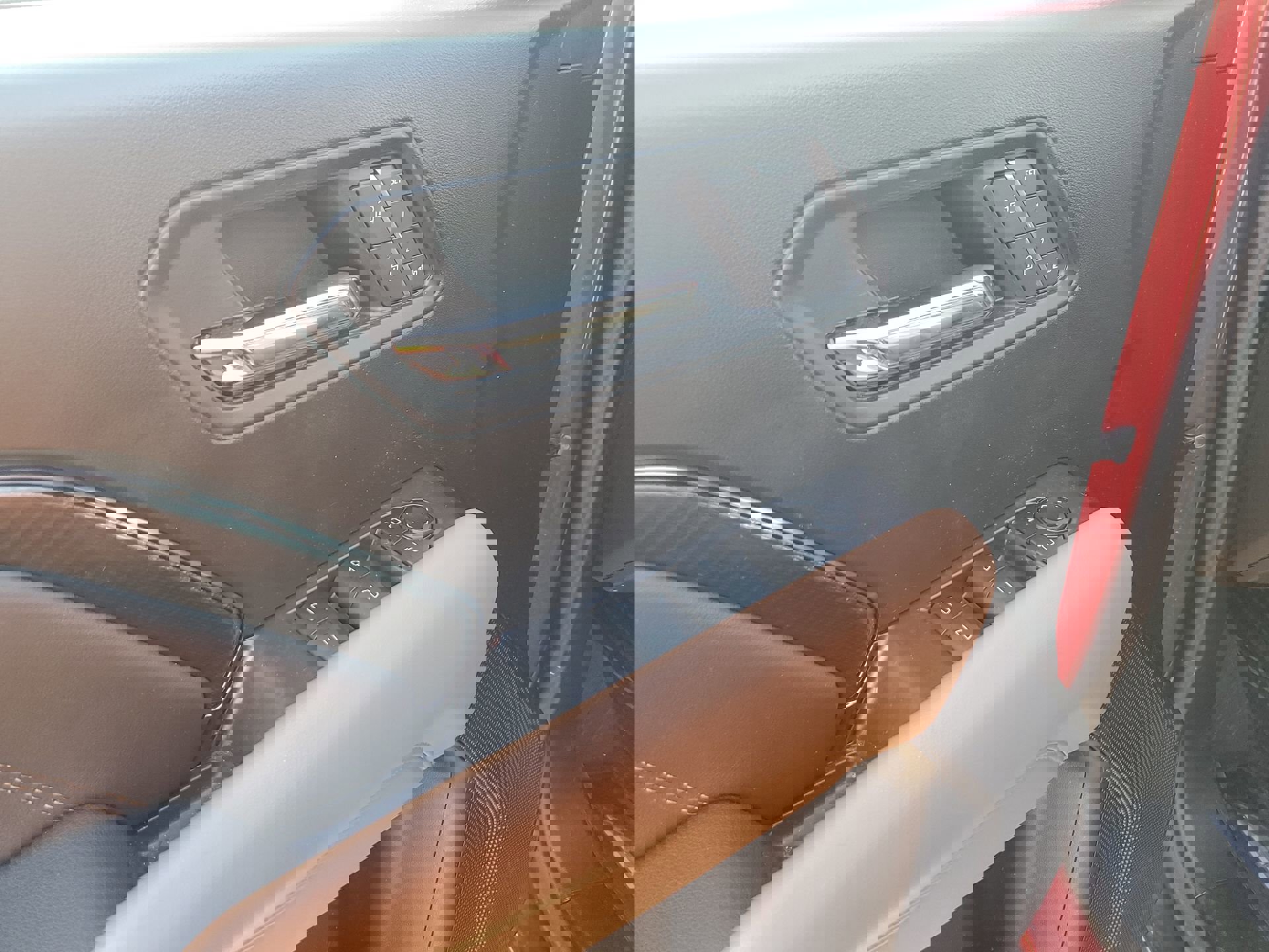 Used 2025 GMC Canyon AT4 w/ Technology Plus Package image 31