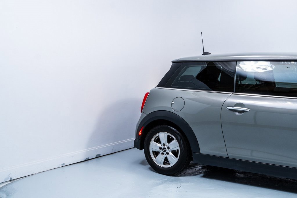Used 2022 MINI Cooper 2-Door Hardtop image 11