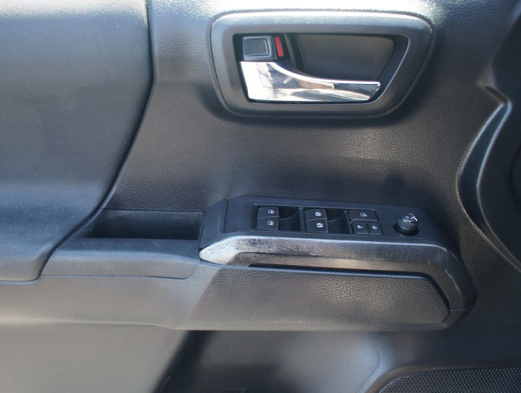 Used 2020 Toyota Tacoma TRD Off-Road w/ Technology Package AWD/4WD image 26