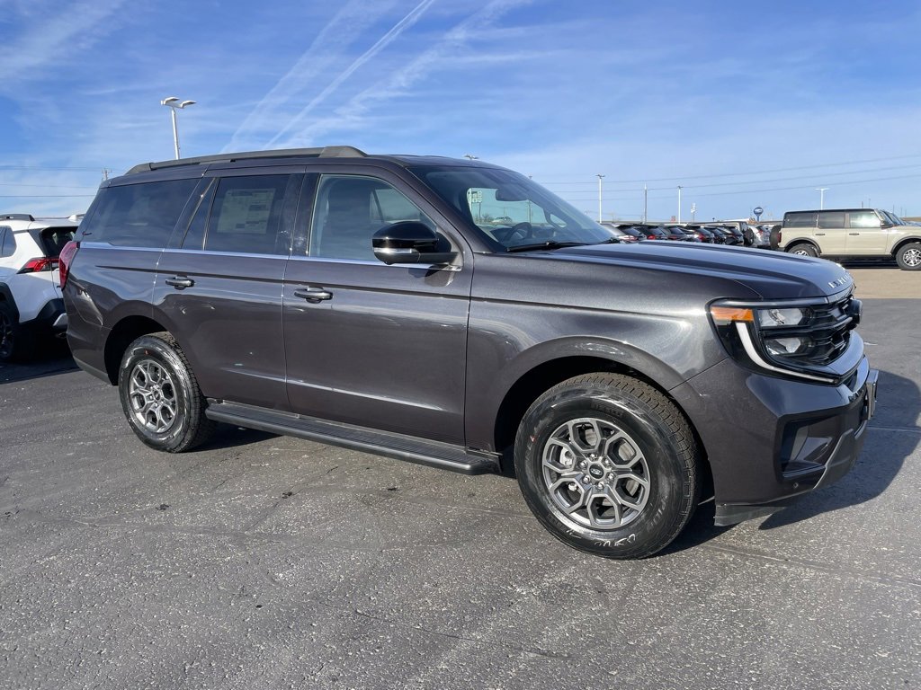 New 2026 Ford Expedition Active image 2