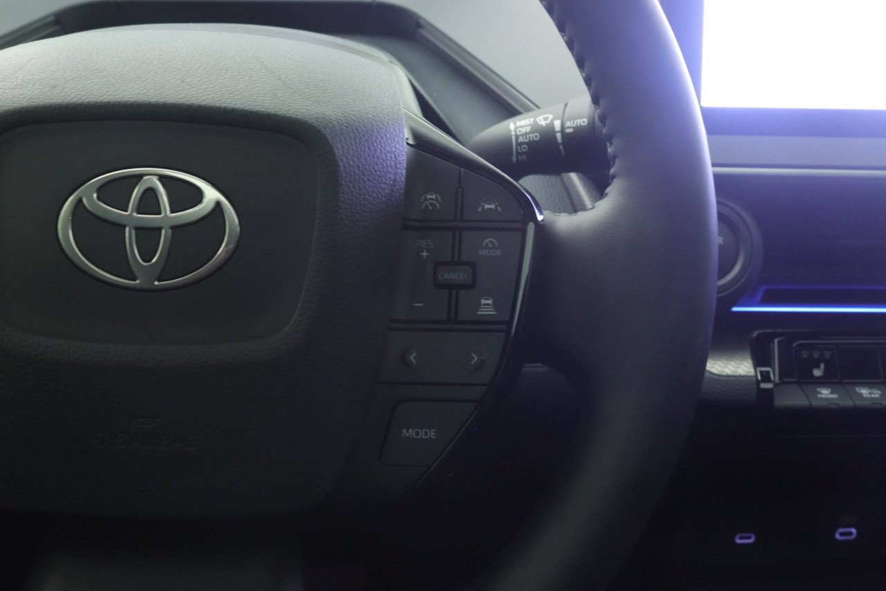 Used 2024 Toyota Prius XLE FWD image 12