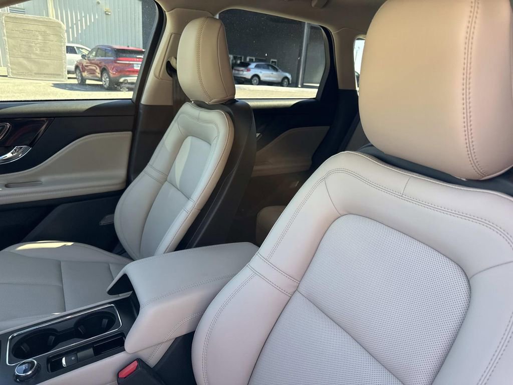 New 2026 Lincoln Corsair Premiere image 20