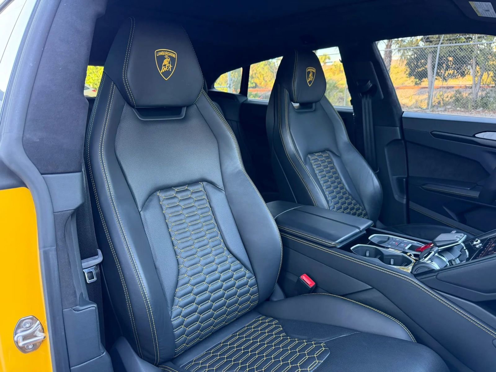 Used 2021 Lamborghini Urus AWD/4WD image 45