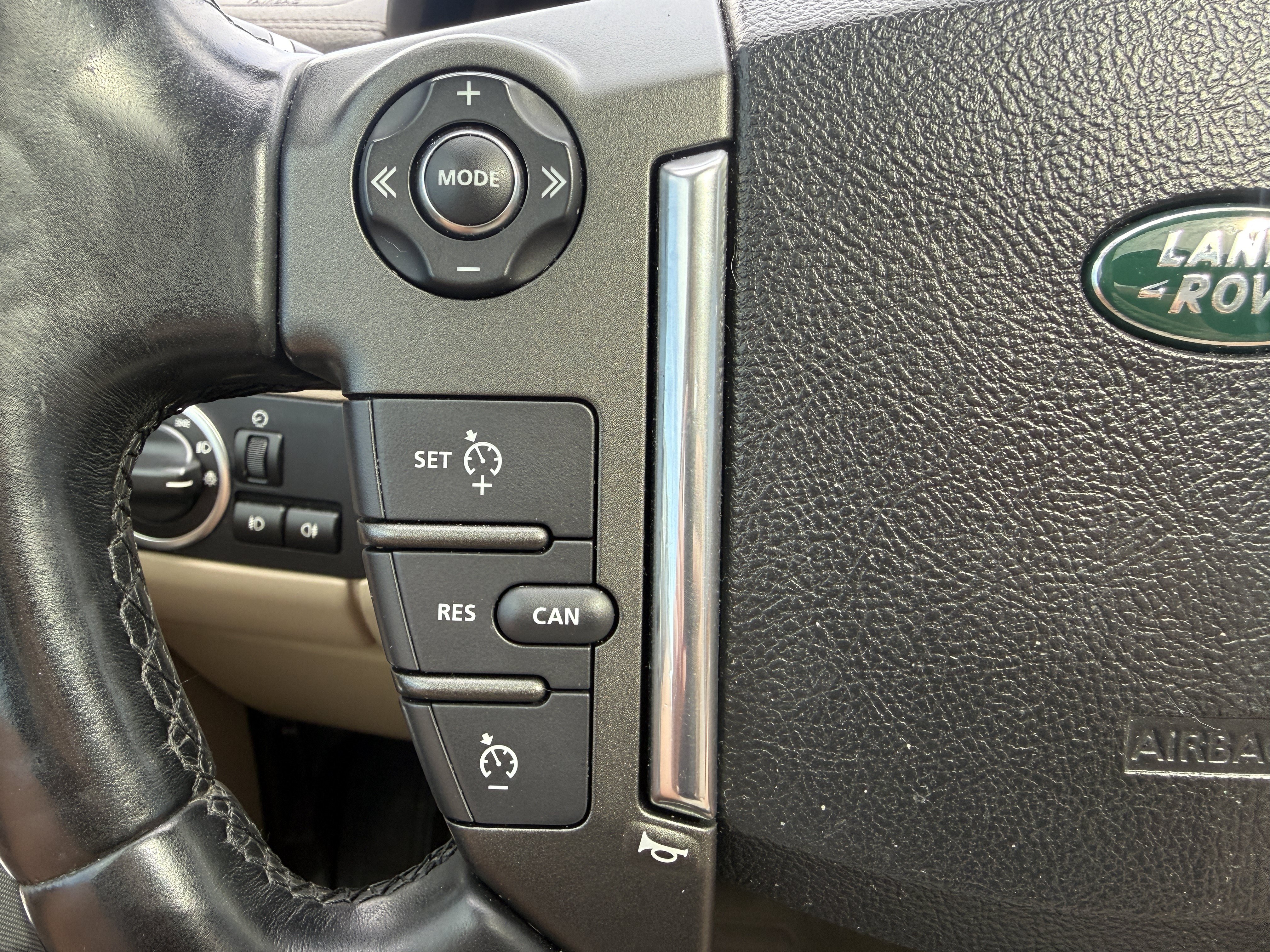 Used 2013 Land Rover LR4 HSE AWD/4WD image 26
