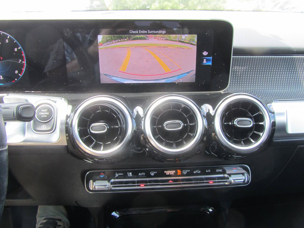 Used 2020 Mercedes-Benz GLB 250 4MATIC w/ Premium Package image 15