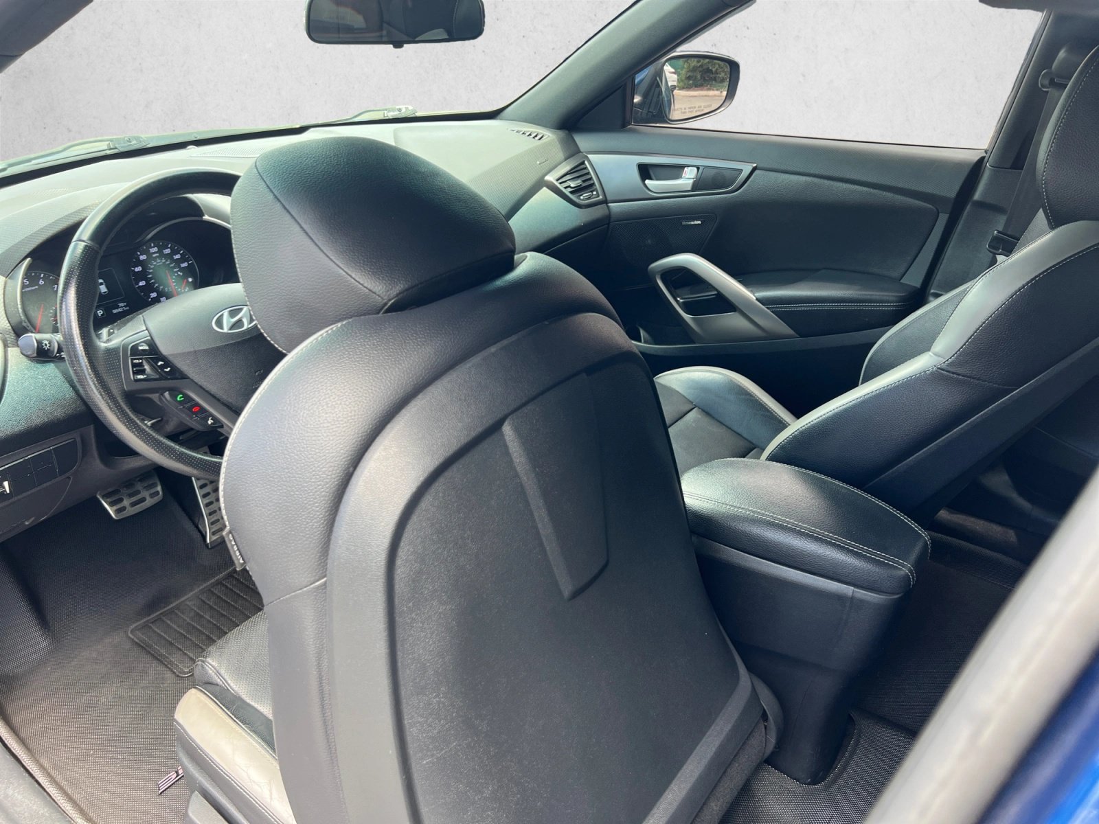 Used 2017 Hyundai Veloster Turbo FWD image 19