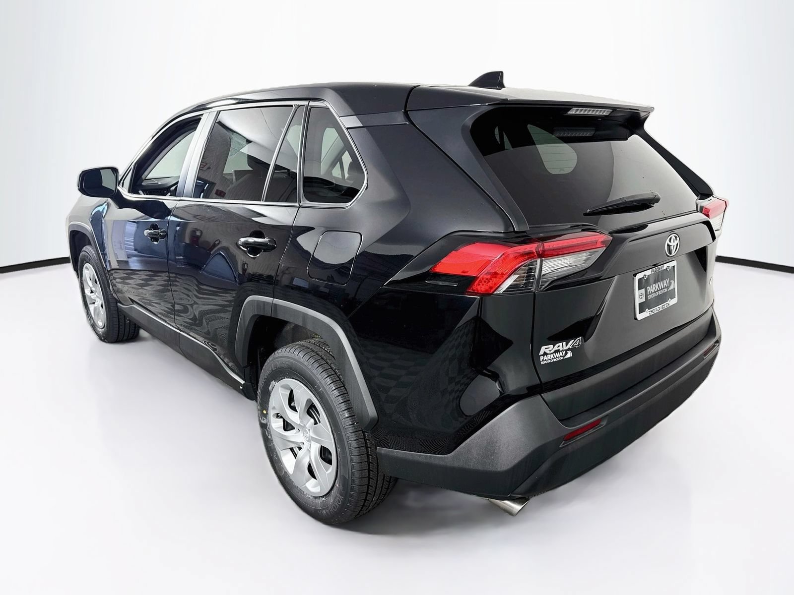Certified 2025 Toyota RAV4 LE FWD image 5