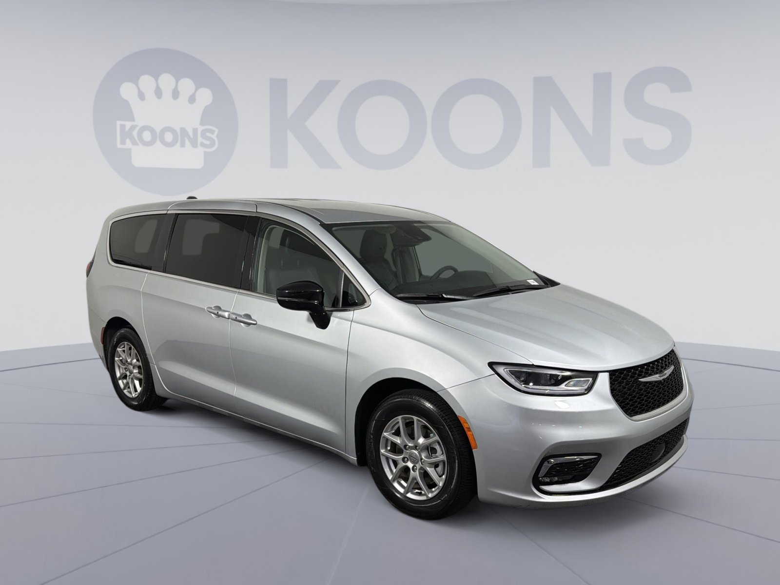 Used 2024 Chrysler Pacifica Touring-L image 10