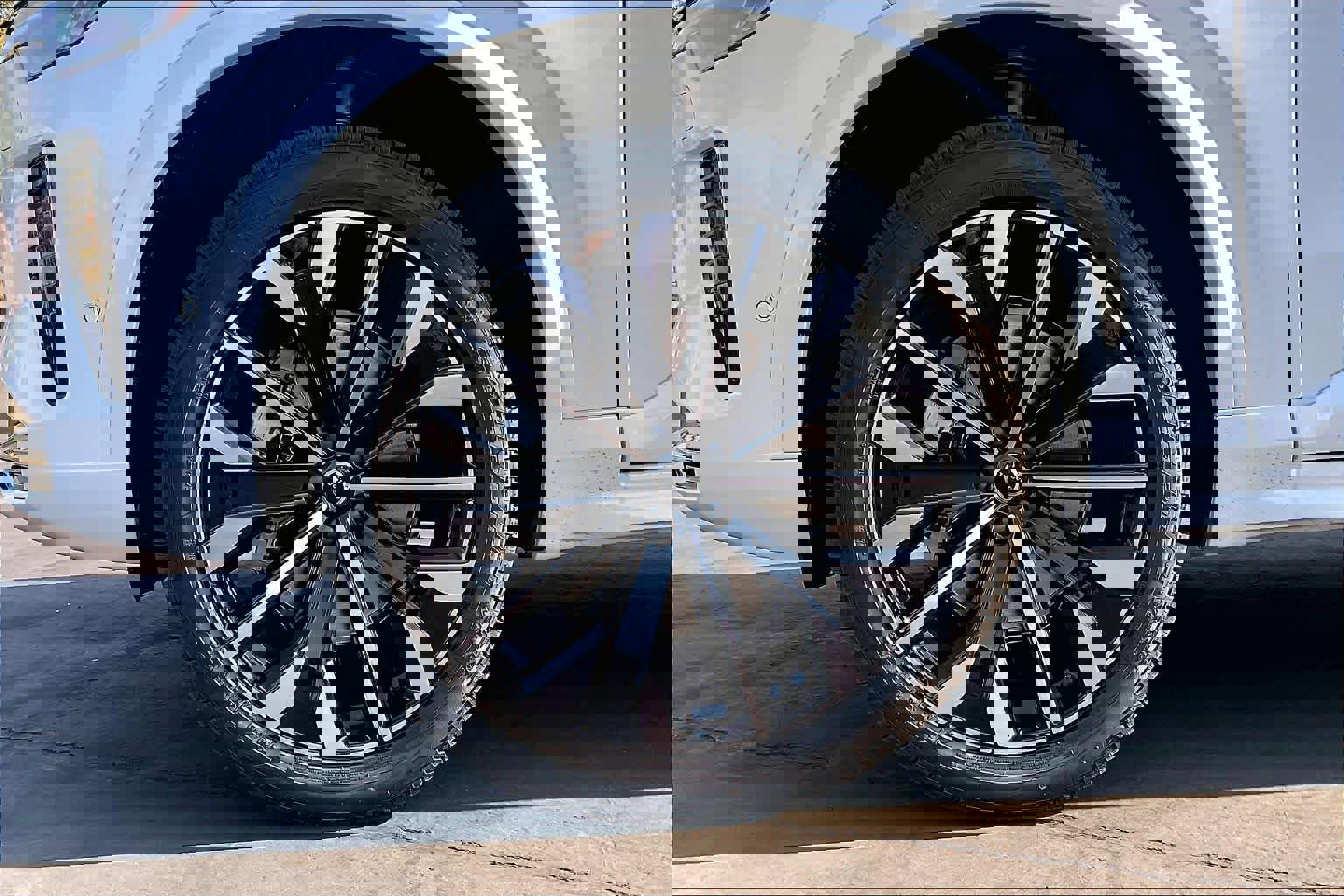 New 2026 Volvo XC90 B6 Ultra w/ Protection Package image 14