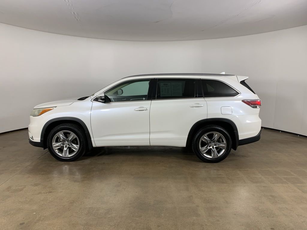 Used 2015 Toyota Highlander Limited w/ Driver Technology Package AWD/4WD image 18