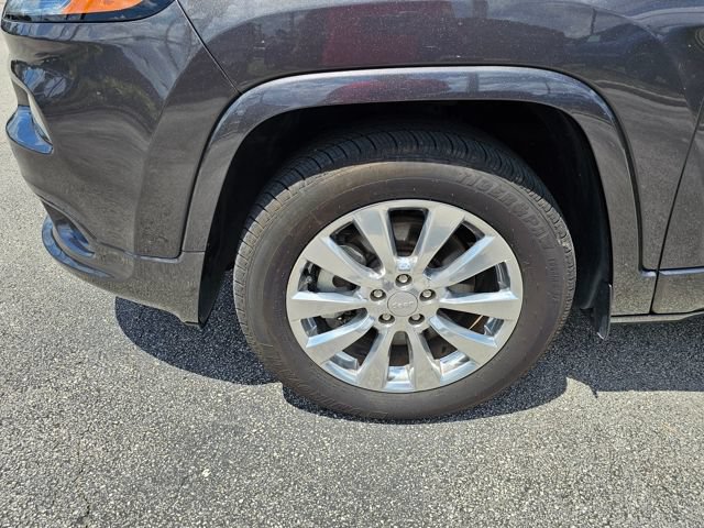 Used 2018 Jeep Cherokee Overland w/ Technology Group AWD/4WD image 16