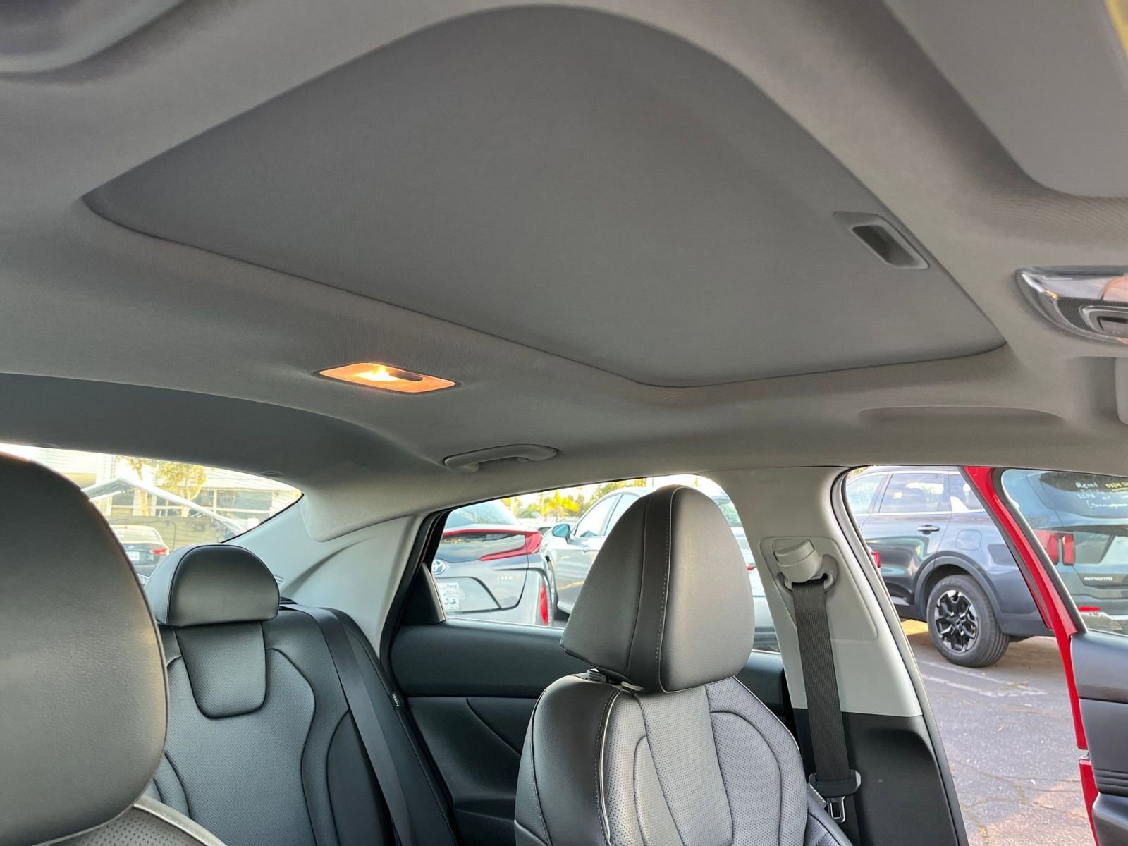 Used 2025 Hyundai Elantra Limited image 31