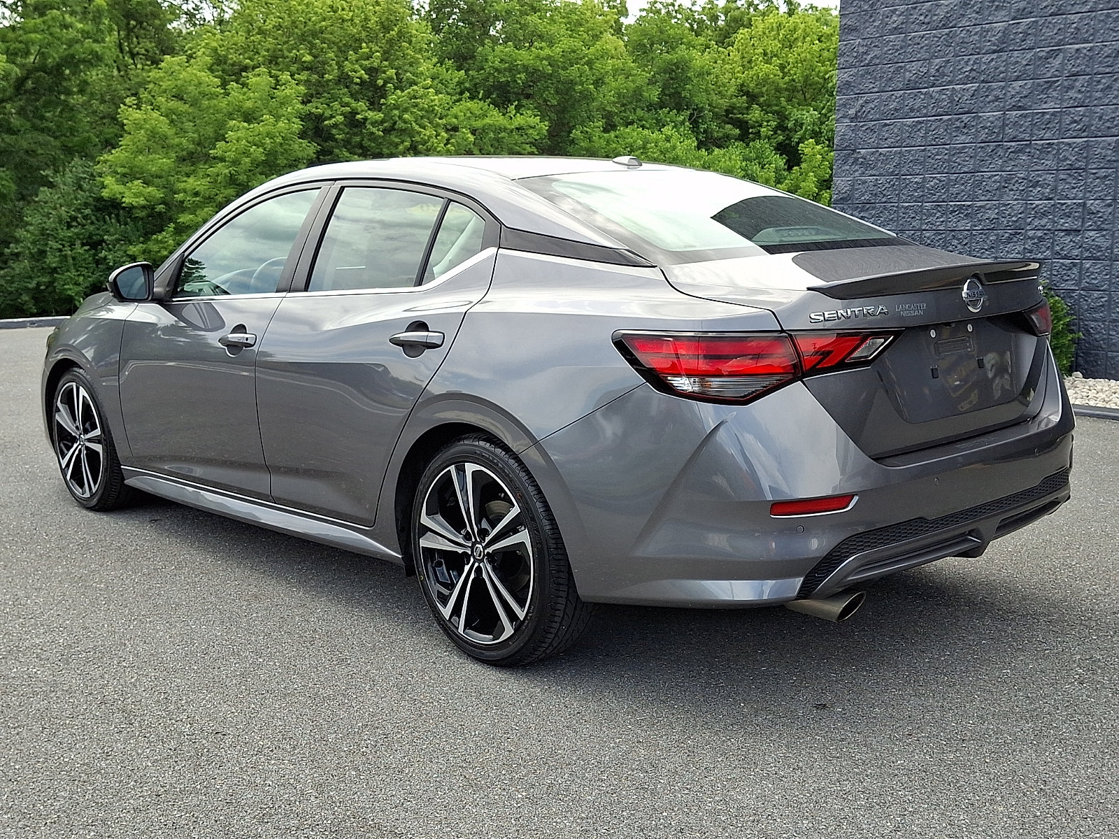Used 2020 Nissan Sentra SR w/ Premium Package FWD image 6