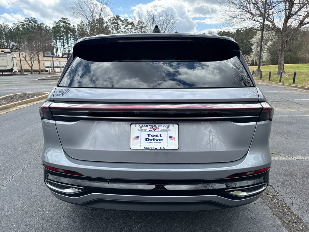 Used 2025 Lincoln Nautilus Reserve image 6