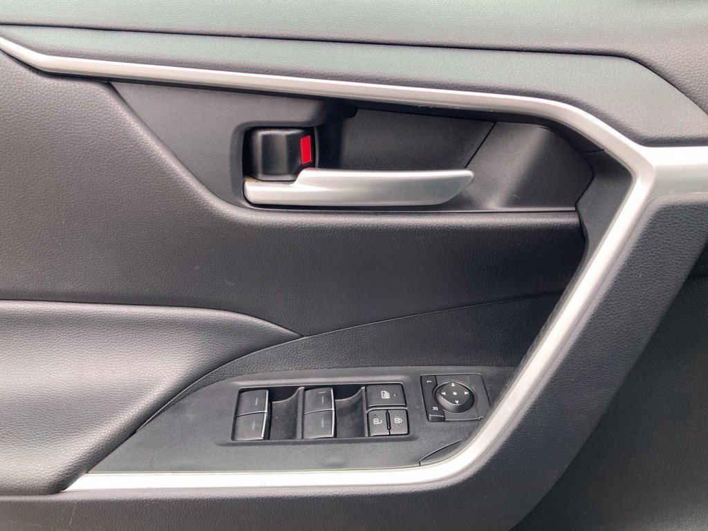 Certified 2025 Toyota RAV4 XLE FWD image 11