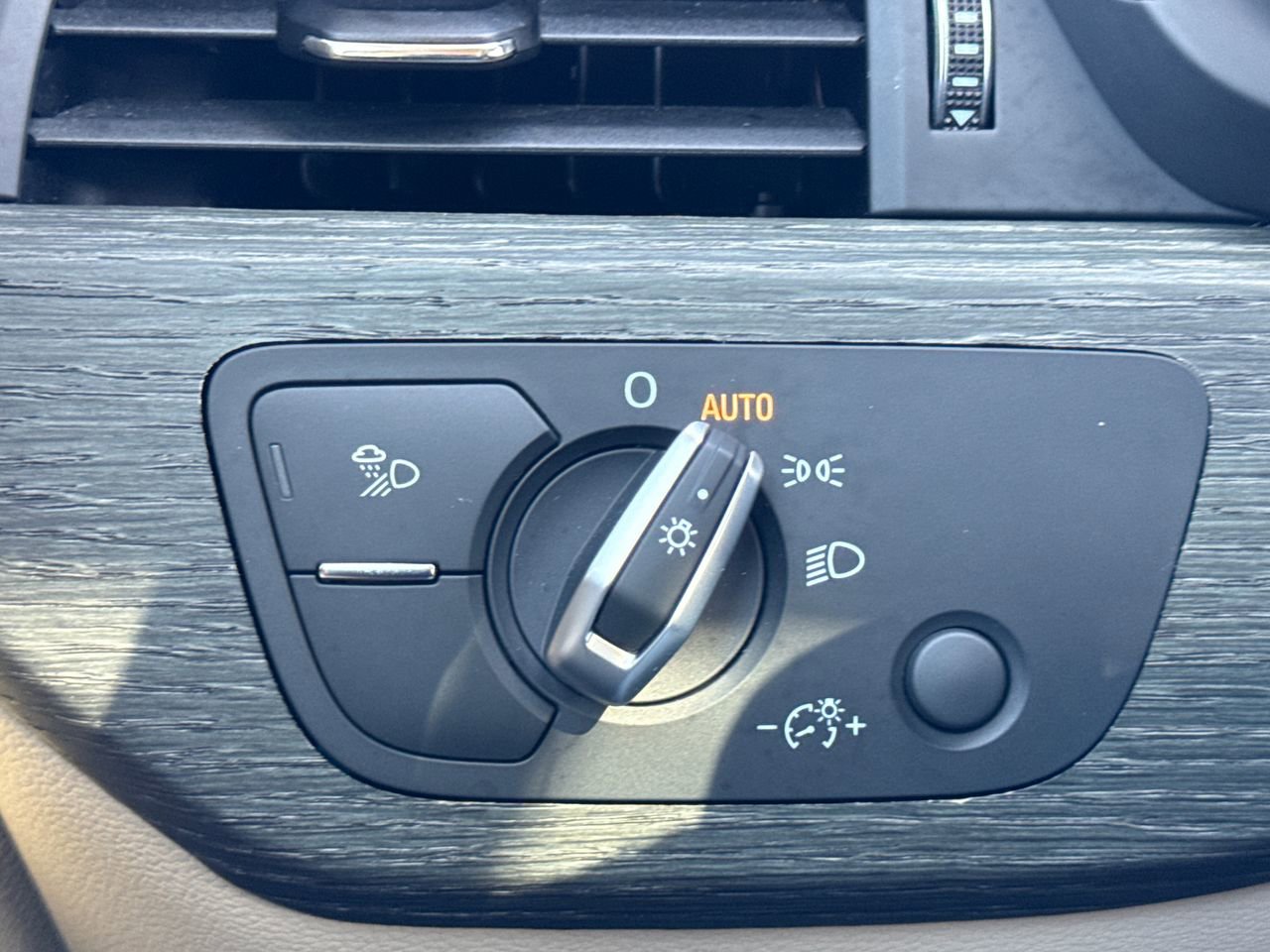 Used 2019 Audi A4 2.0T Premium w/ Convenience Package image 17