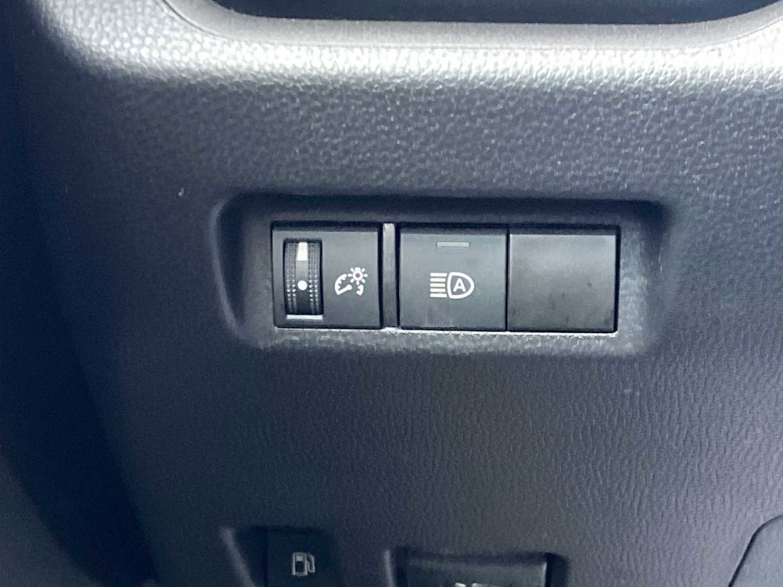 Used 2022 Toyota RAV4 LE image 27