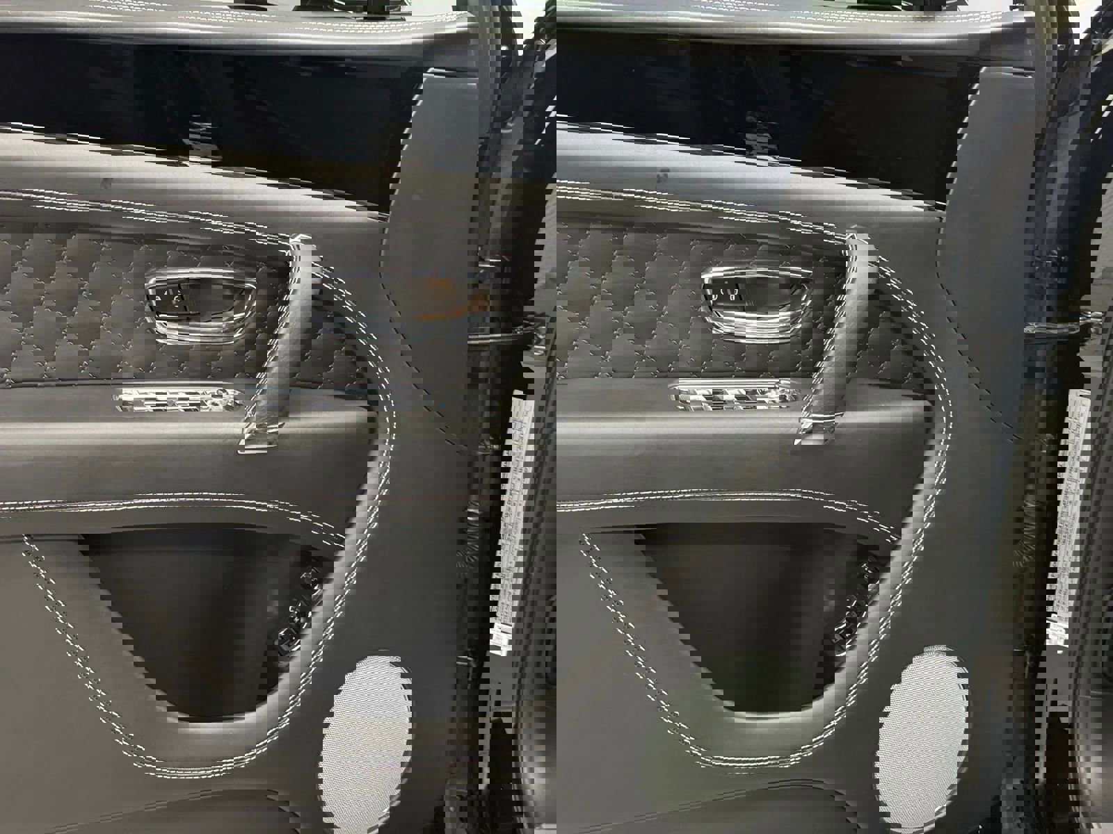 Used 2018 Bentley Bentayga image 36