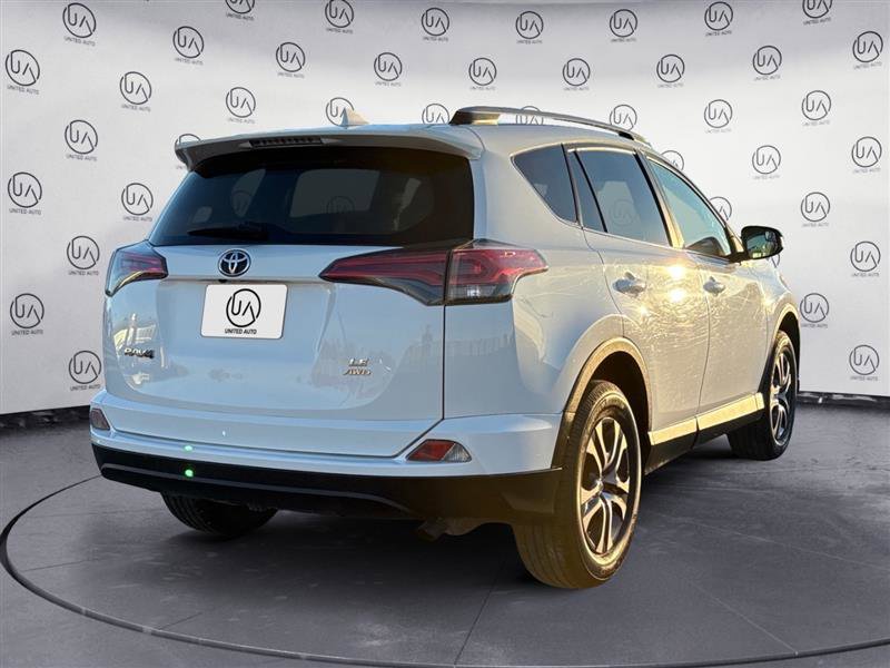 Used 2018 Toyota RAV4 LE w/ Carpet Mat Package image 5